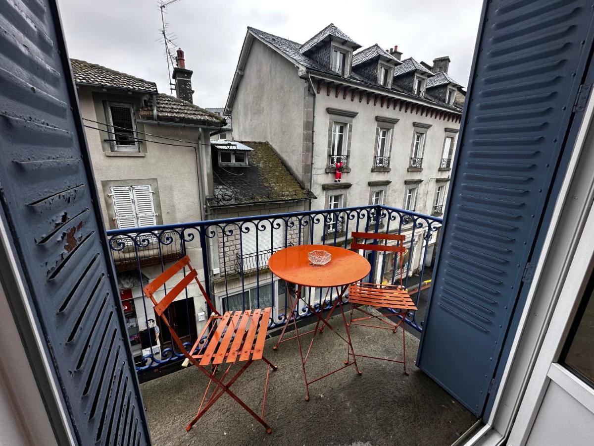 Belle Maison De Ville Au Coeur Du Village De Montagne Vic-sur-Cère Esterno foto
