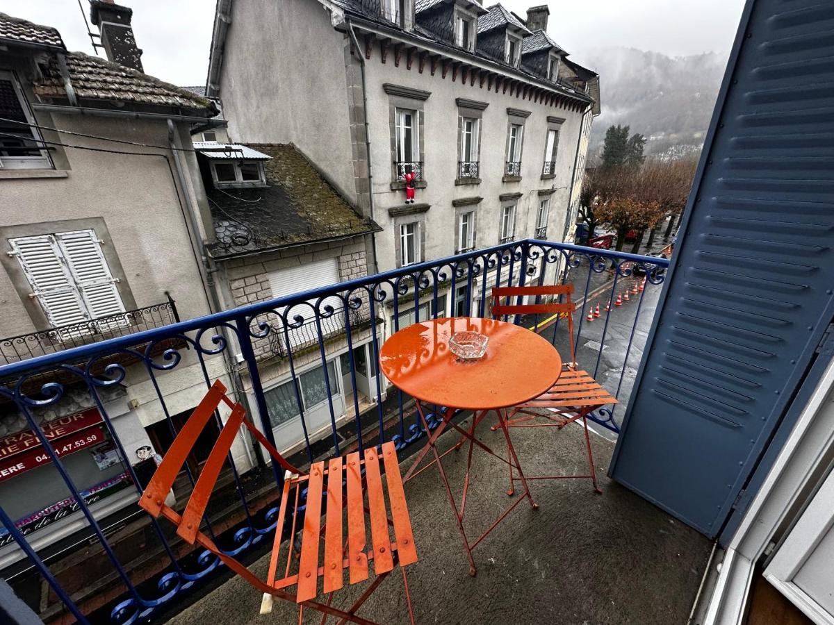 Belle Maison De Ville Au Coeur Du Village De Montagne Vic-sur-Cère Esterno foto