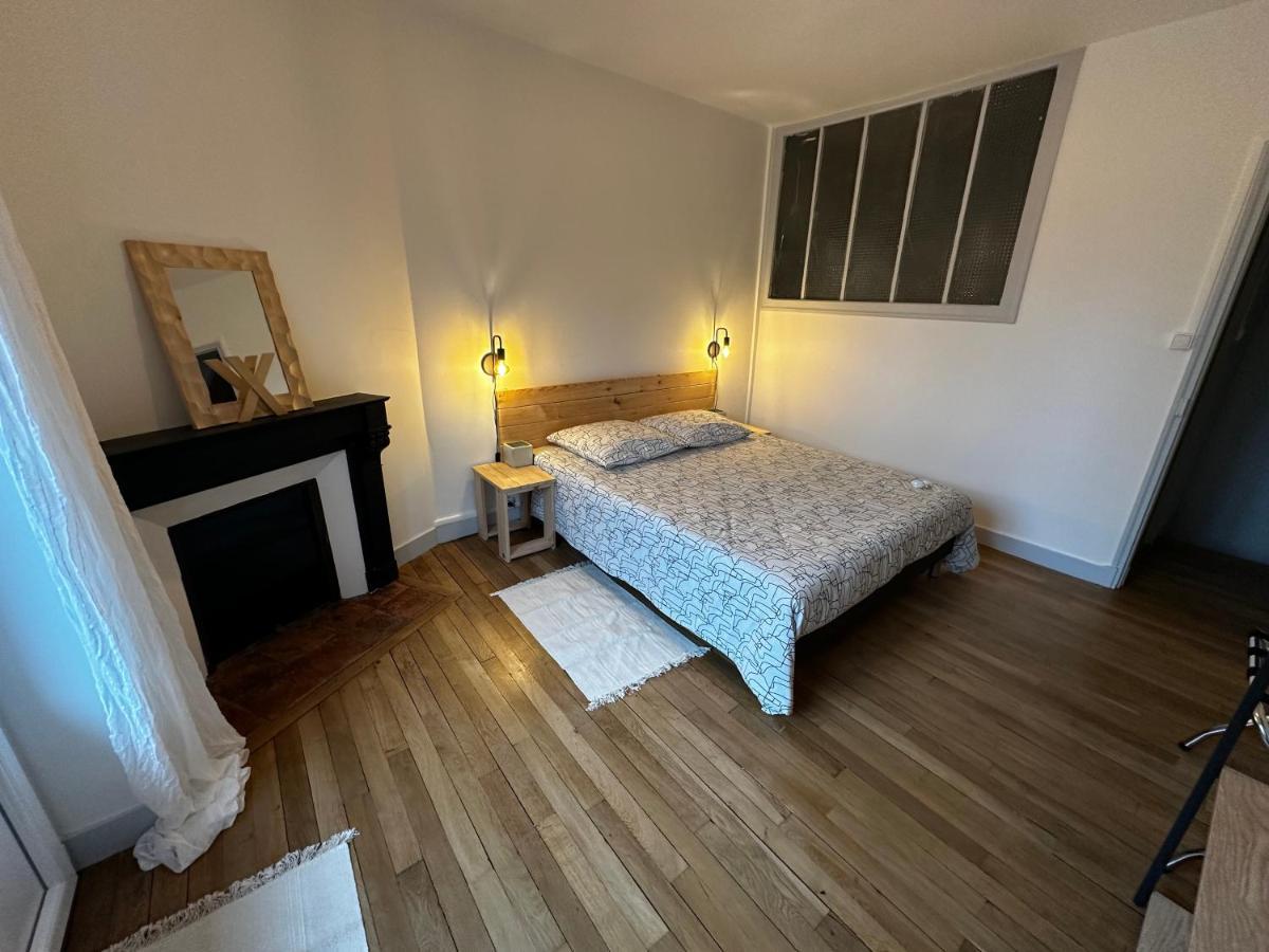 Belle Maison De Ville Au Coeur Du Village De Montagne Vic-sur-Cère Esterno foto